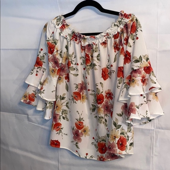 Vine &Love Tops - Vine &Love floral top